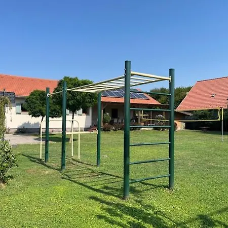 Reinpold Vendeghaz Casa de Férias Buzsák