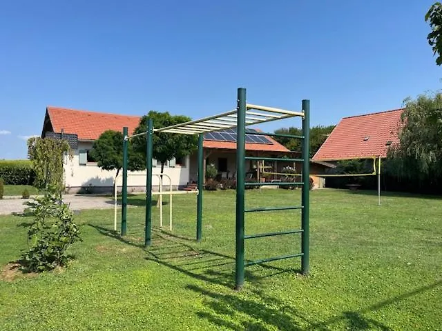 Reinpold Vendeghaz בית נופש Buzsák